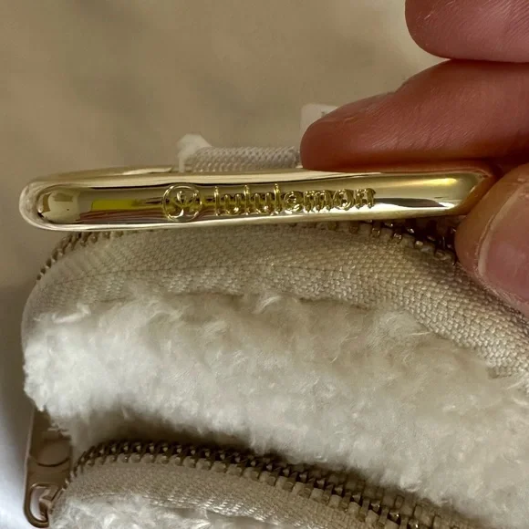 Lululemon Nano Clip-On Backpack Ivory Fleece - Picture 6 of 8